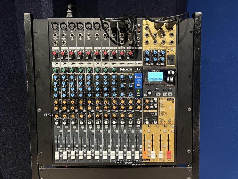 御茶ノ水店】スタジオ常設のミキサー 「TASCAM MODEL 16」をご紹介