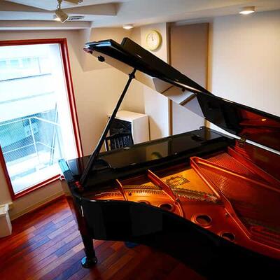 11stは唯一の窓付きピアノスタジオ！