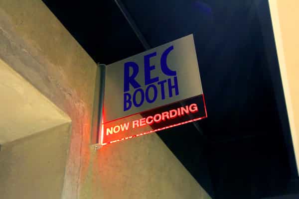 【Rec.Booth】使用中は「NOW RECORDING」と光ります。、2016.11.11