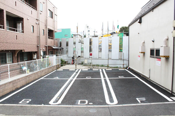 13.10_shimokita_parking.jpg