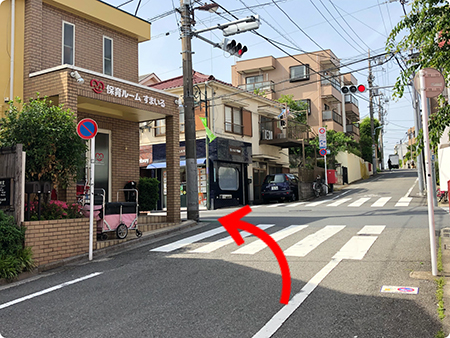 5_保育ルームすまいる左折.jpg