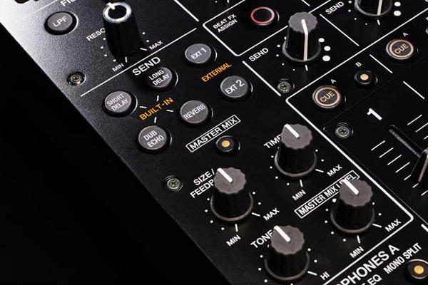 Pioneer DJM-V10_3.jpg